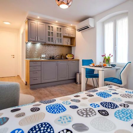 Studio Apartment Kris โรวีน ภายนอก รูปภาพ