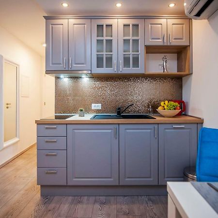 Studio Apartment Kris โรวีน ภายนอก รูปภาพ