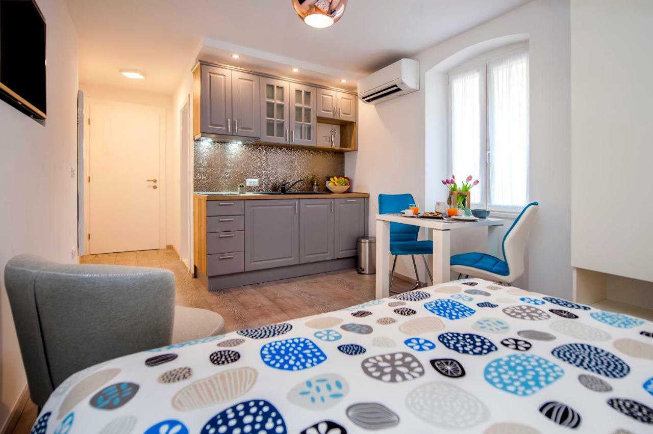 Studio Apartment Kris โรวีน ภายนอก รูปภาพ
