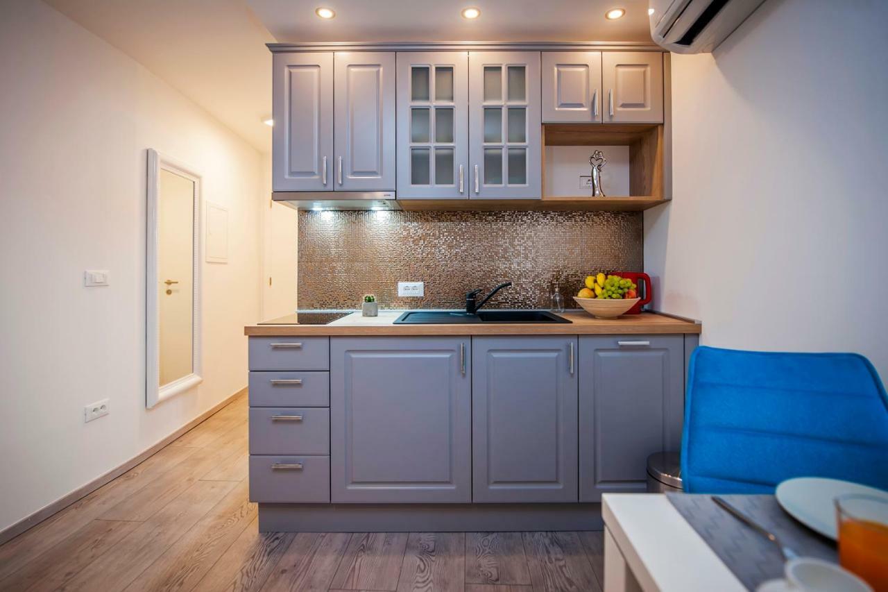 Studio Apartment Kris โรวีน ภายนอก รูปภาพ