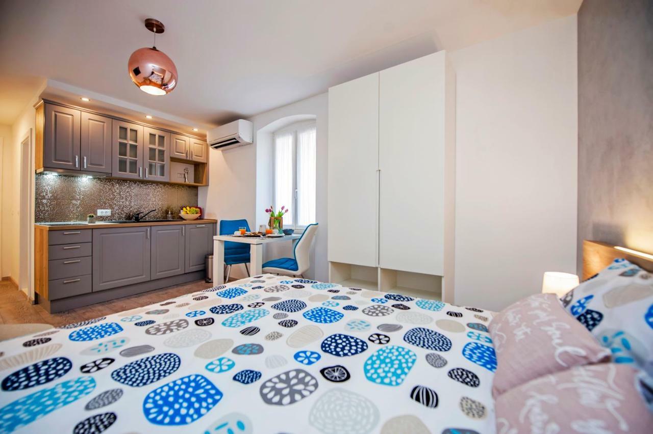 Studio Apartment Kris โรวีน ภายนอก รูปภาพ