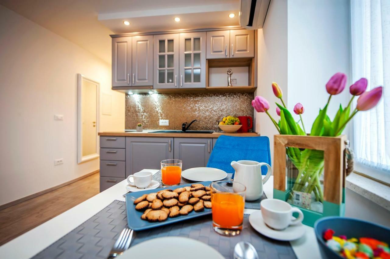 Studio Apartment Kris โรวีน ภายนอก รูปภาพ
