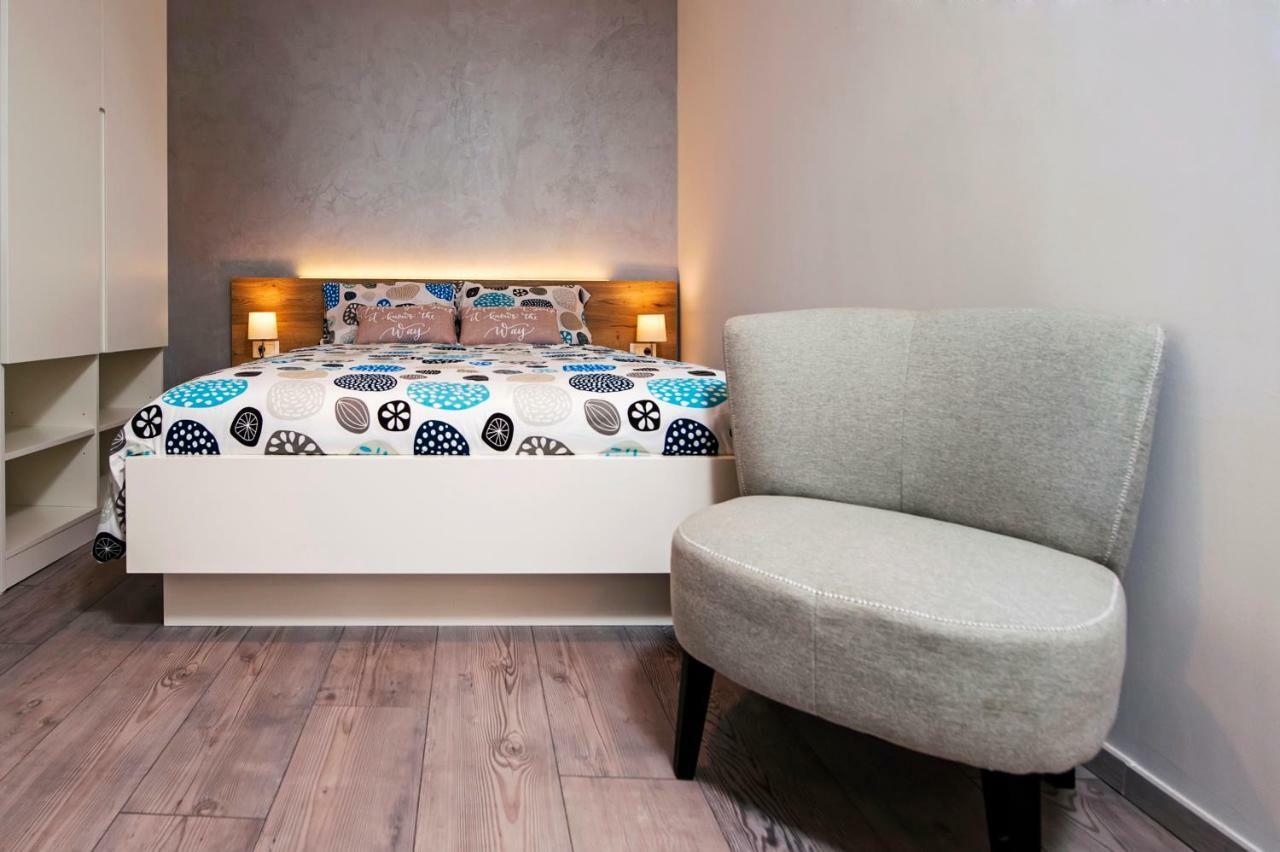 Studio Apartment Kris โรวีน ภายนอก รูปภาพ