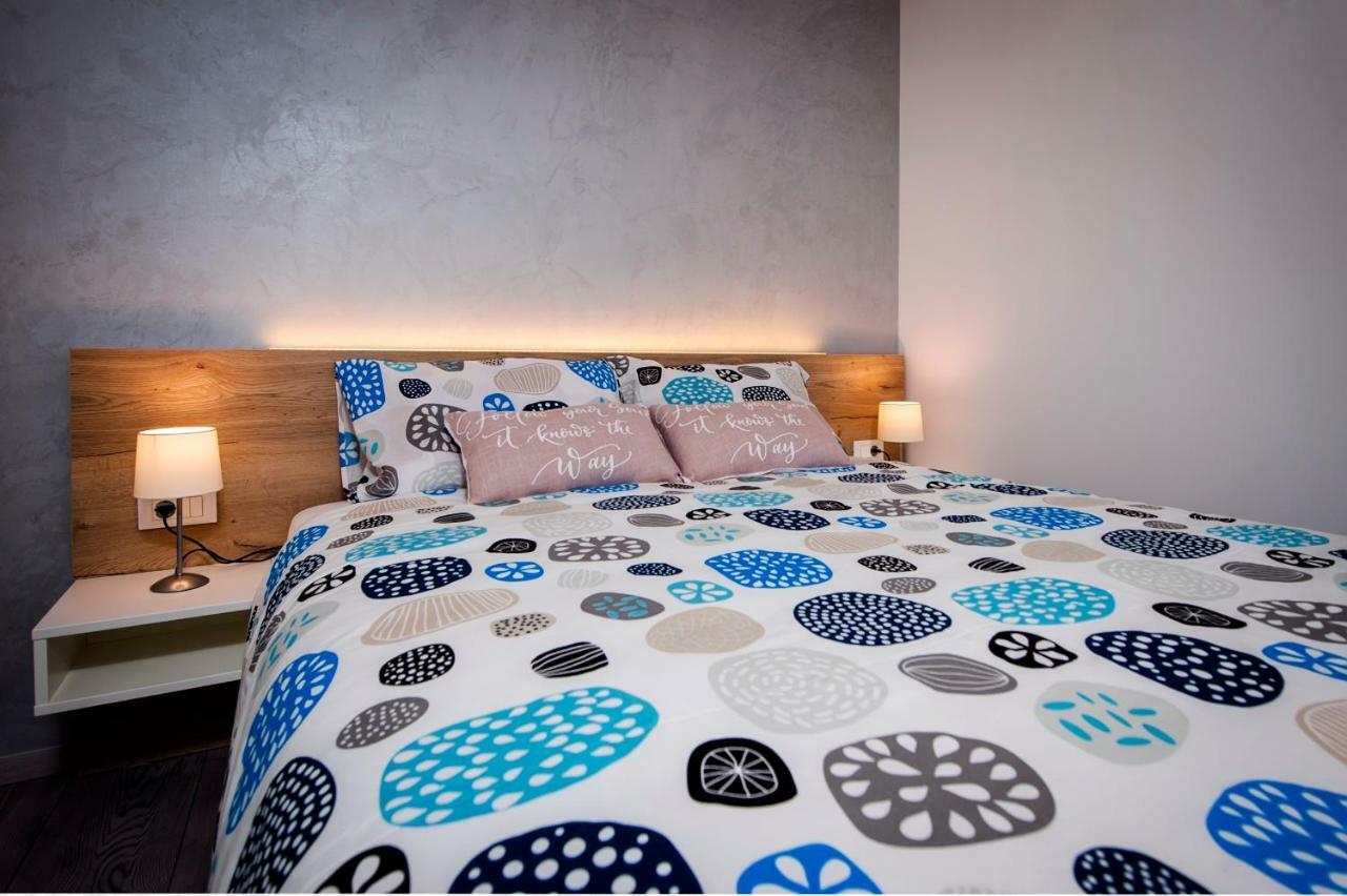 Studio Apartment Kris โรวีน ภายนอก รูปภาพ