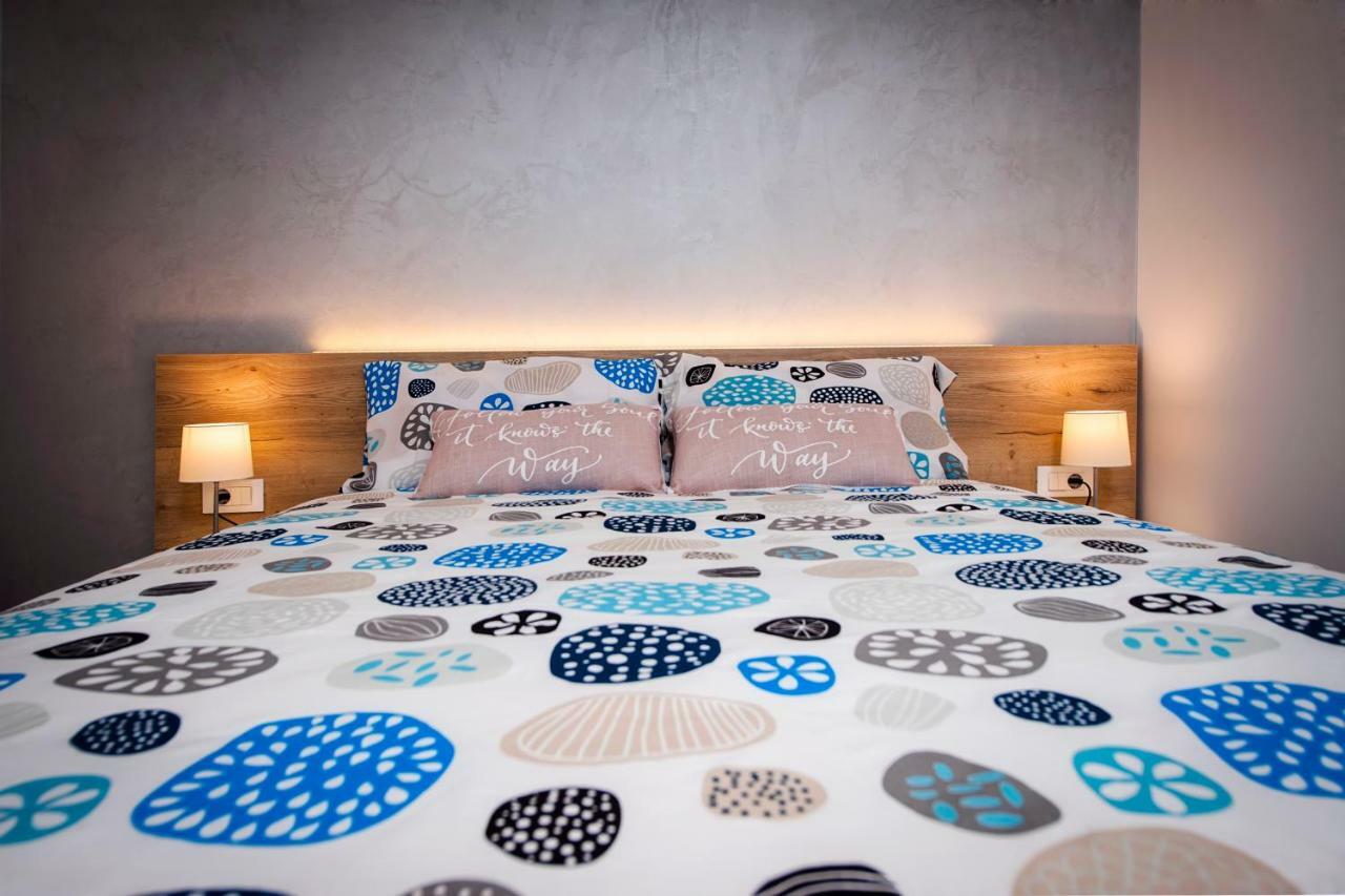 Studio Apartment Kris โรวีน ภายนอก รูปภาพ