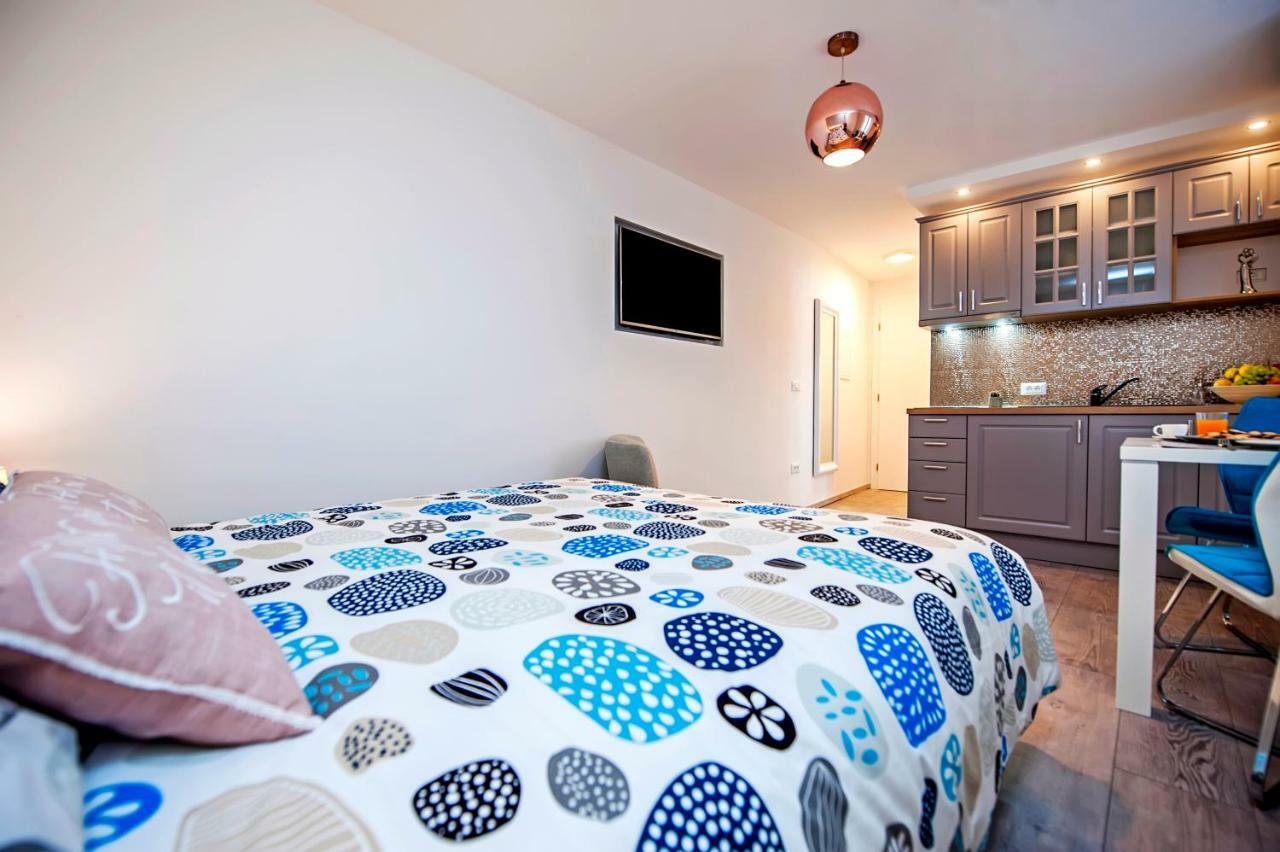 Studio Apartment Kris โรวีน ภายนอก รูปภาพ