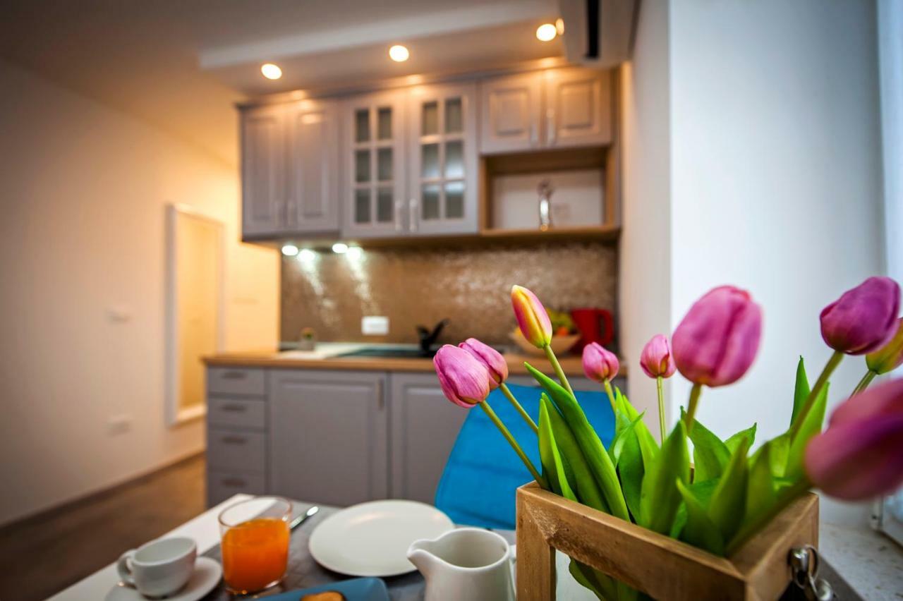 Studio Apartment Kris โรวีน ภายนอก รูปภาพ